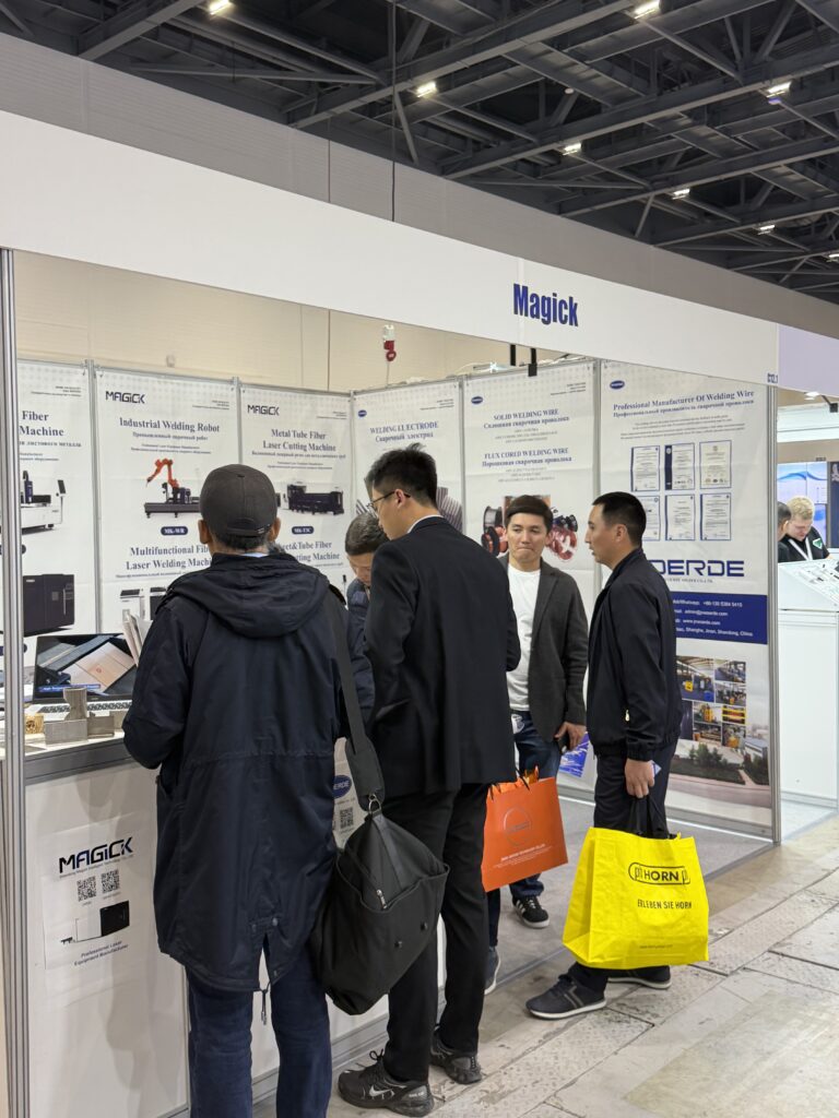 Global B2B buyers discussing heavy-duty laser manufacturing solutions at the MAGICK exhibition stand